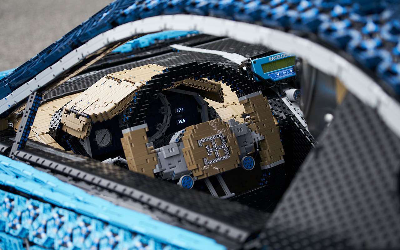 Bugatti Chiron из Lego — успейте посмотреть в Парке Горького — фото 987695