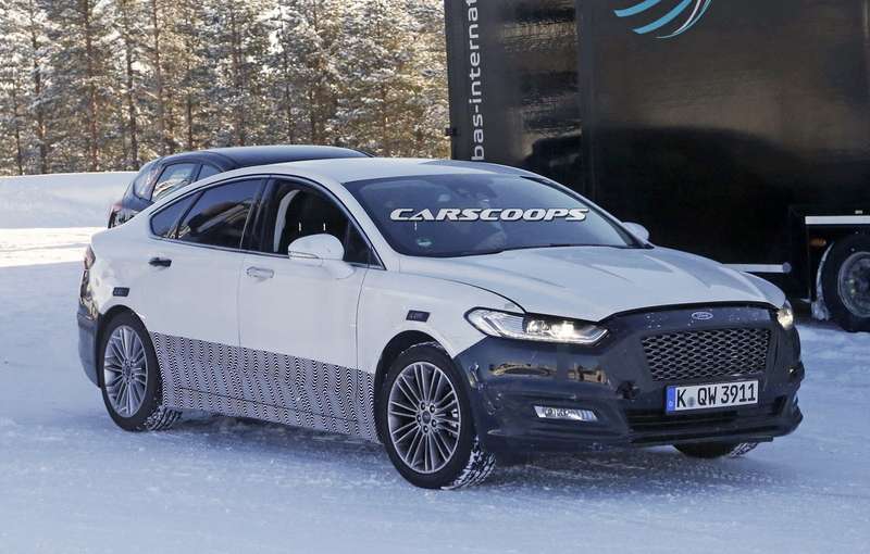 2017-Ford-Mondeo-4
