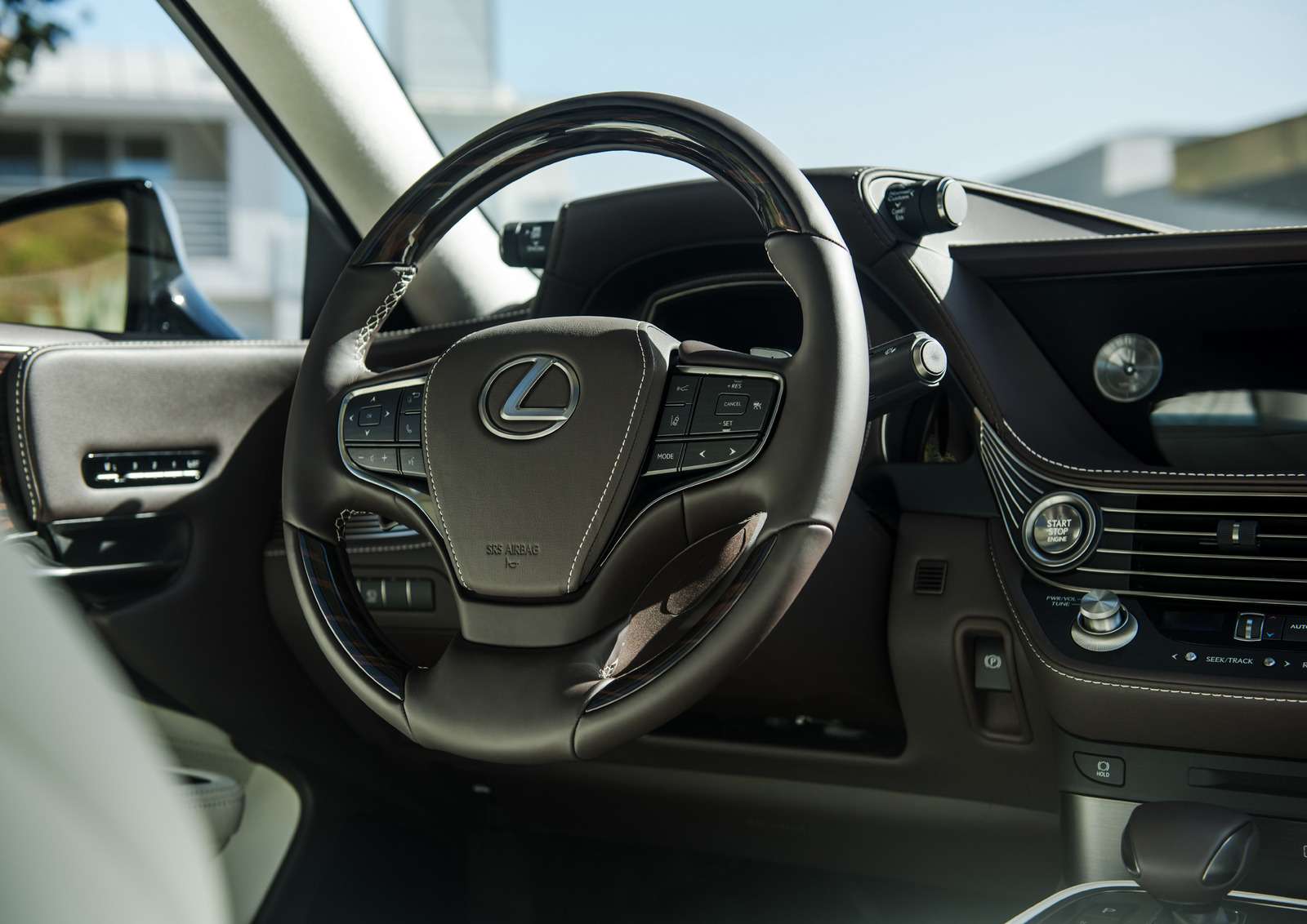 Проглотить S-класс: в Детройте дебютировал новый Lexus LS — фото 690264