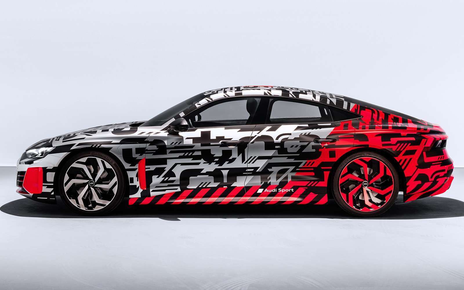 Audi показала конкурента Tesla Model S — фото 926705