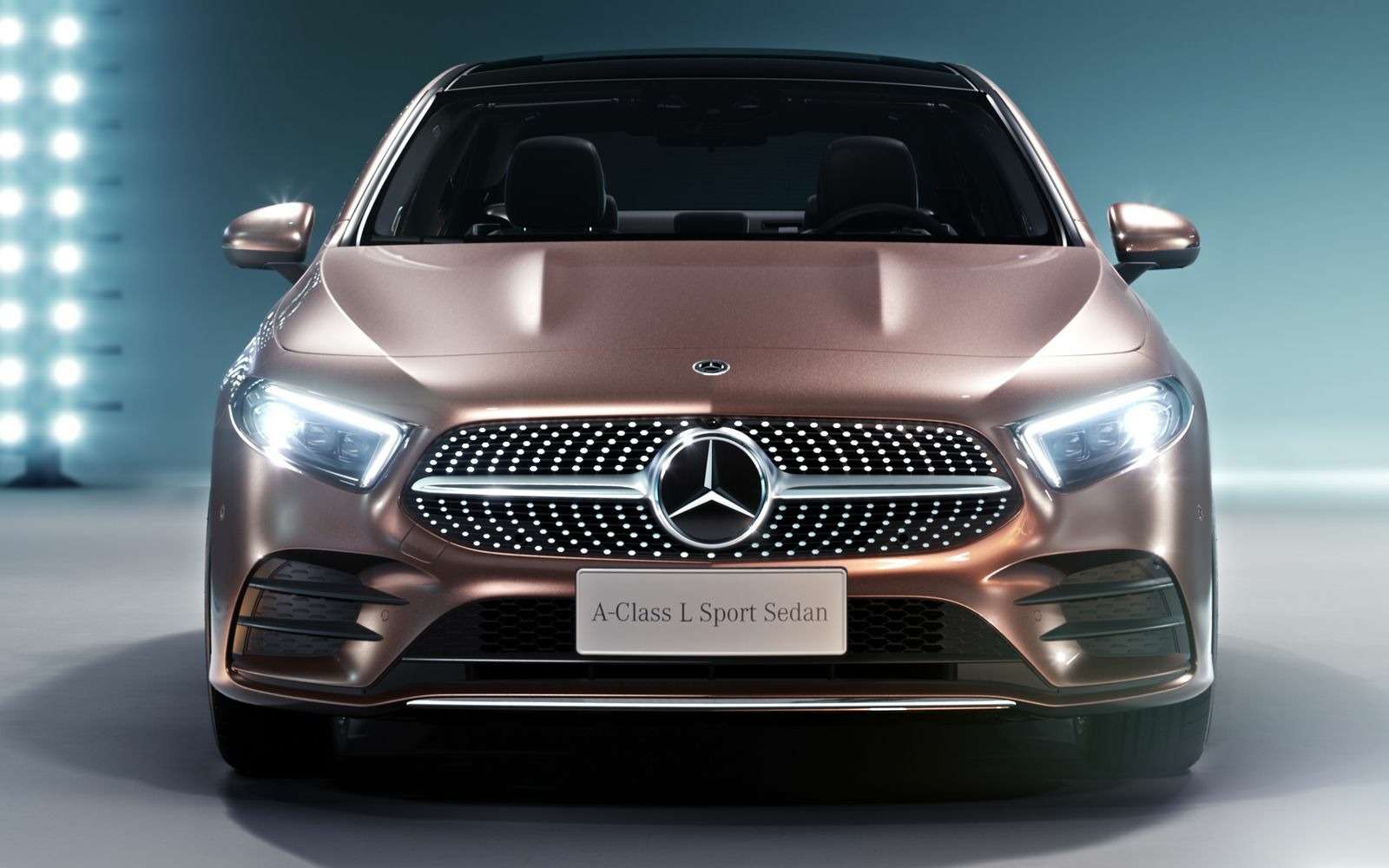 Mercedes-Benz A-класса растянули до размеров Камри! — фото 865720
