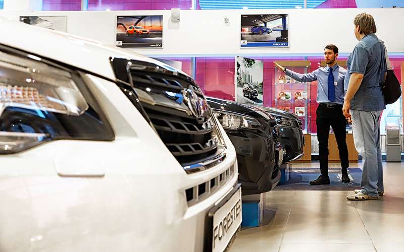AEB: автомобильный рынок рухнул почти на 7%