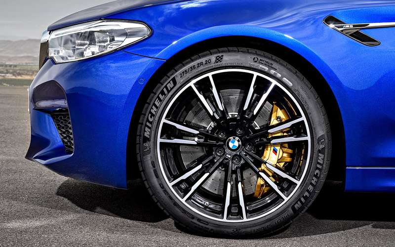 Новый BMW M5 – теперь с полным приводом!