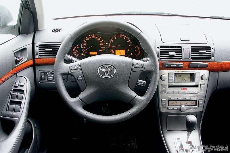Тест Toyota Avensis. В расцвете сил