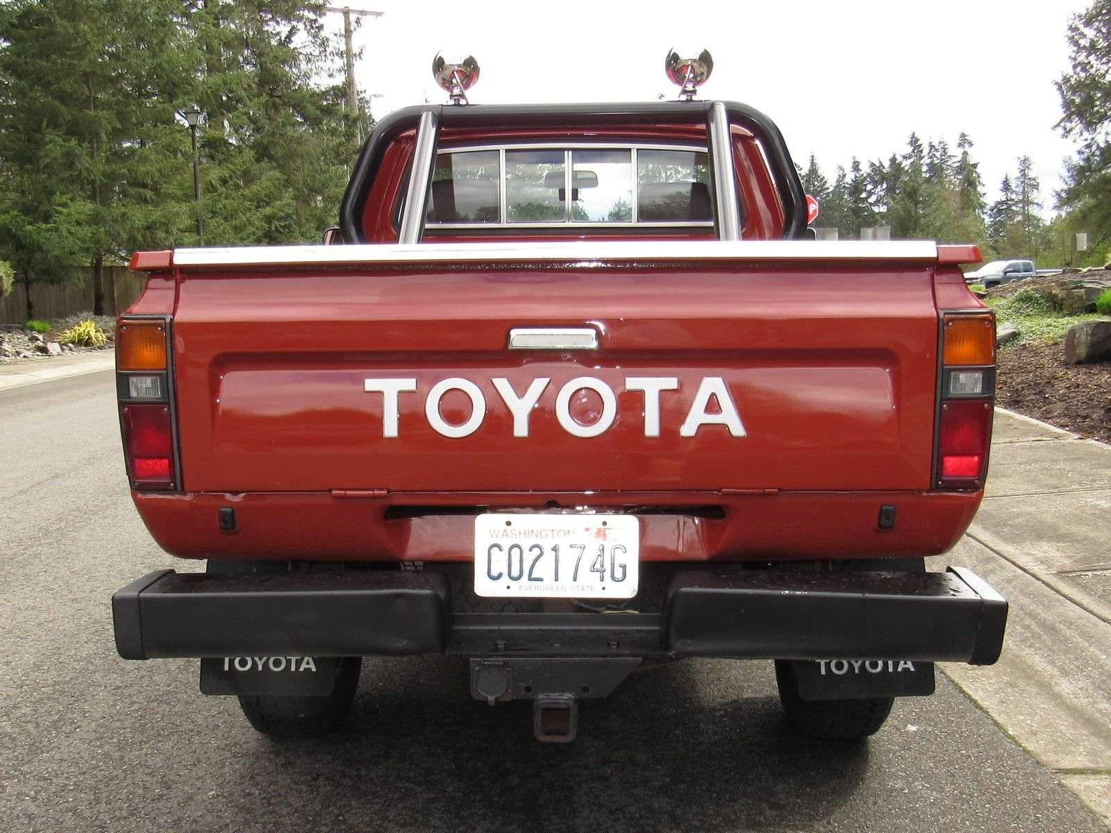Выживший: образцовый пикап Toyota Hilux в поисках владельца — фото 735046