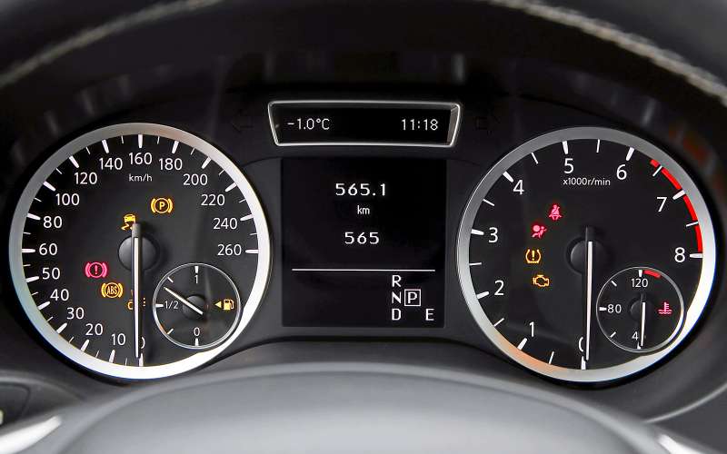 VW Golf GTI против Infiniti Q30 —  кто любит погорячее