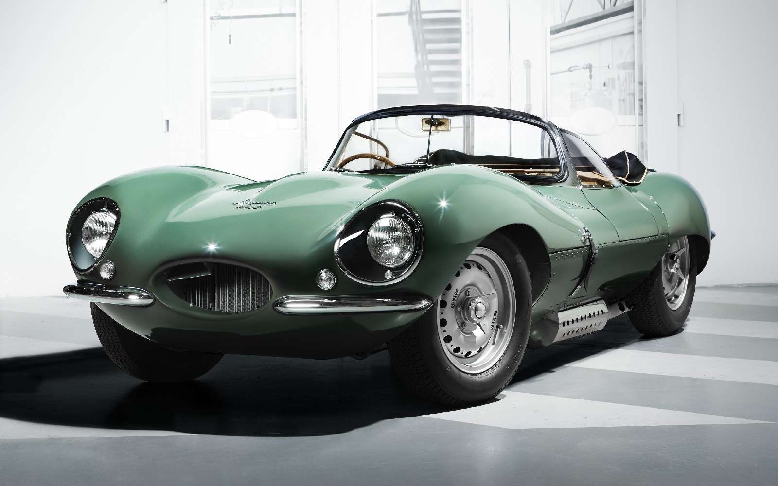 Jaguar вернулся к выпуску карбюраторных автомобилей — фото 665289