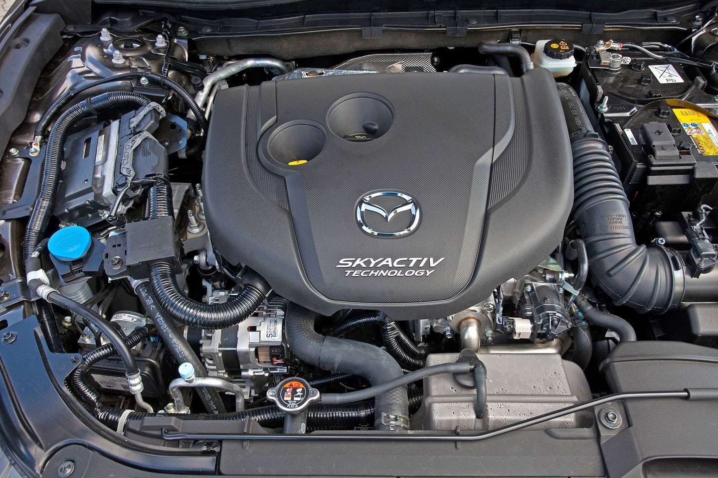 2014 Mazda3 Sedan 6[2] no copyright (30)