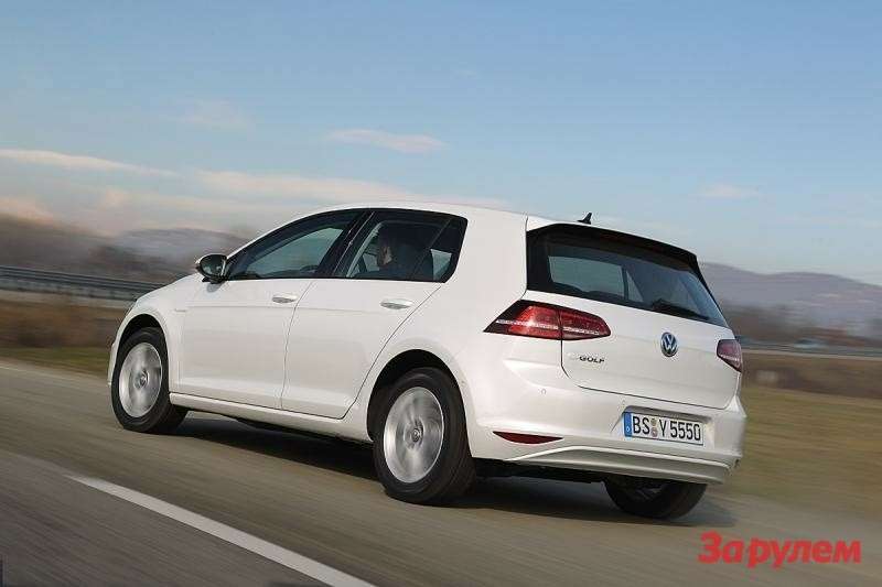 Volkswagen e-Golf side-rear view