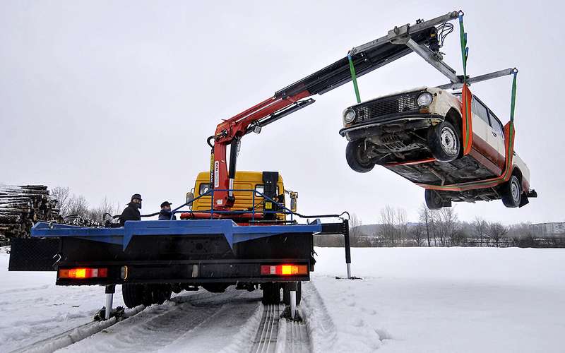 Бизнес по-русски: эвакуаторщики похищали автомобили и сдавали на металлолом