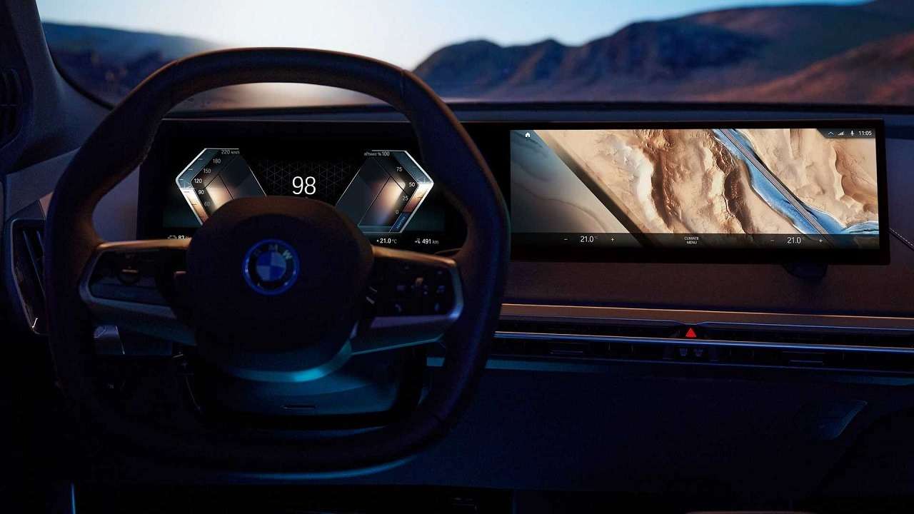 Сплошной огромный экран: BMW показала новую приборную панель — фото 1231355