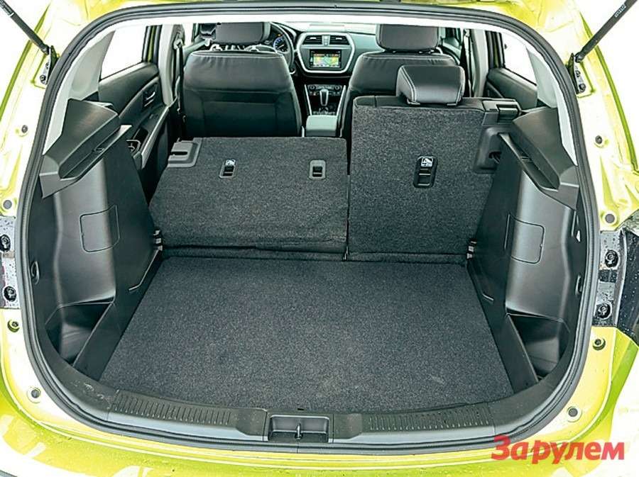 Suzuki New SX4. Багажник на фоне конкурентов действительно шикарный: 366 л, по нашим измерениям.