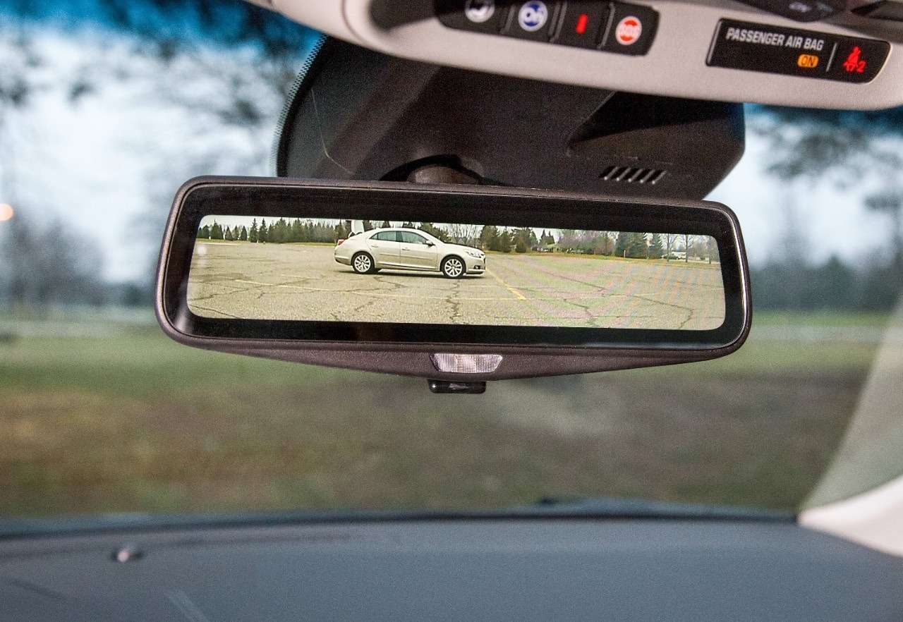 Cadillac представит зеркало заднего вида с потоковым видео