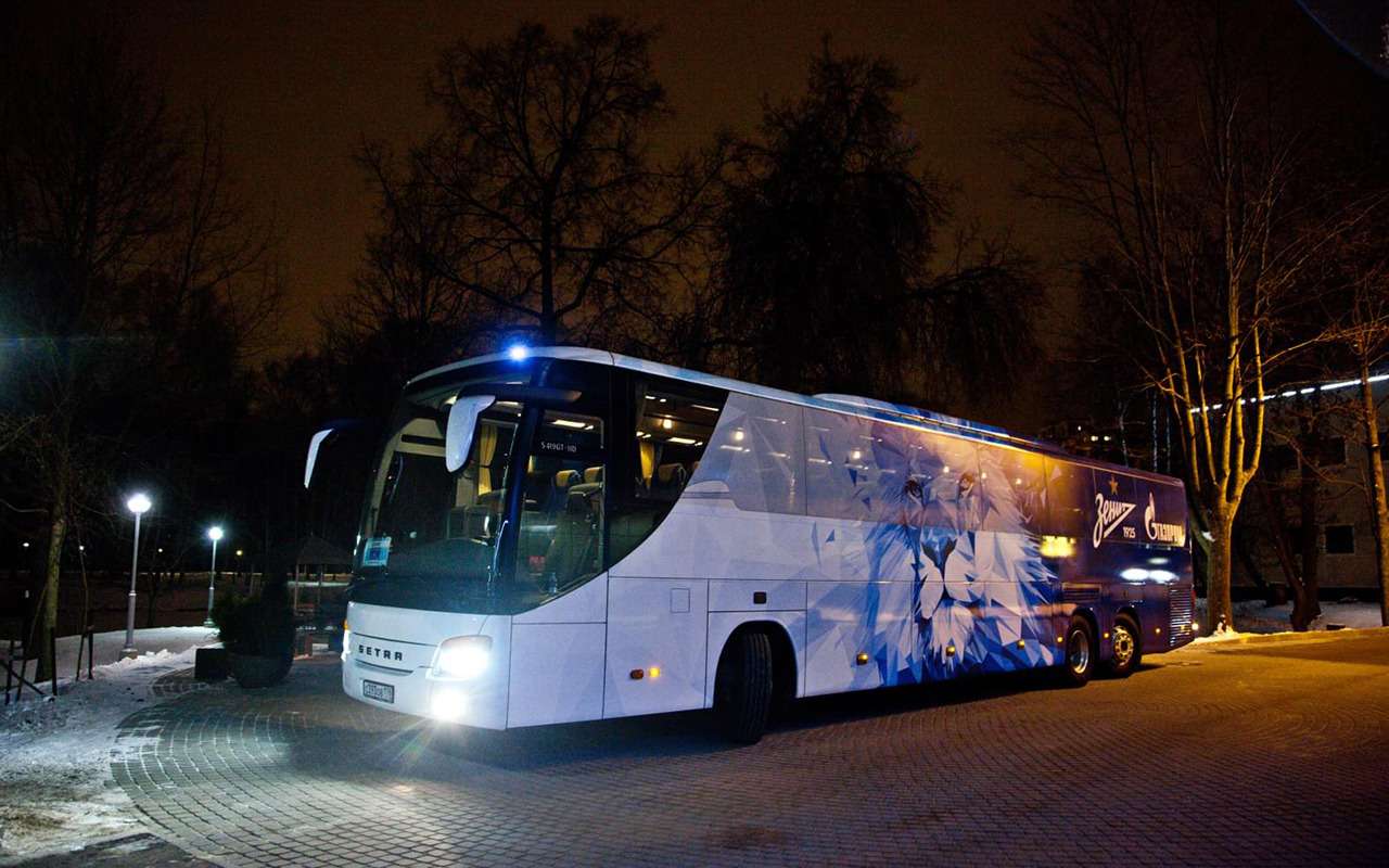 Mercedes, Setra, Volgabus... — на каких автобусах ездят наши футболисты — фото 929667