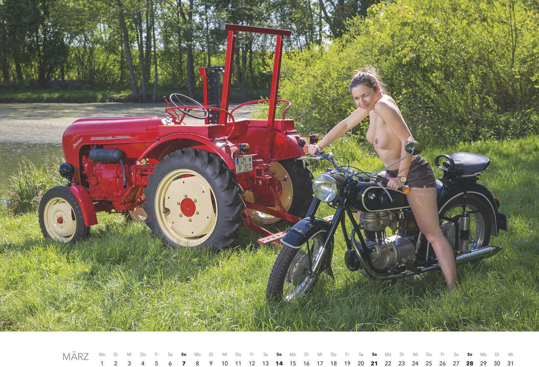Первый календарь на 2021 год: не очень одетые трактористки (18+) — фото 1196272