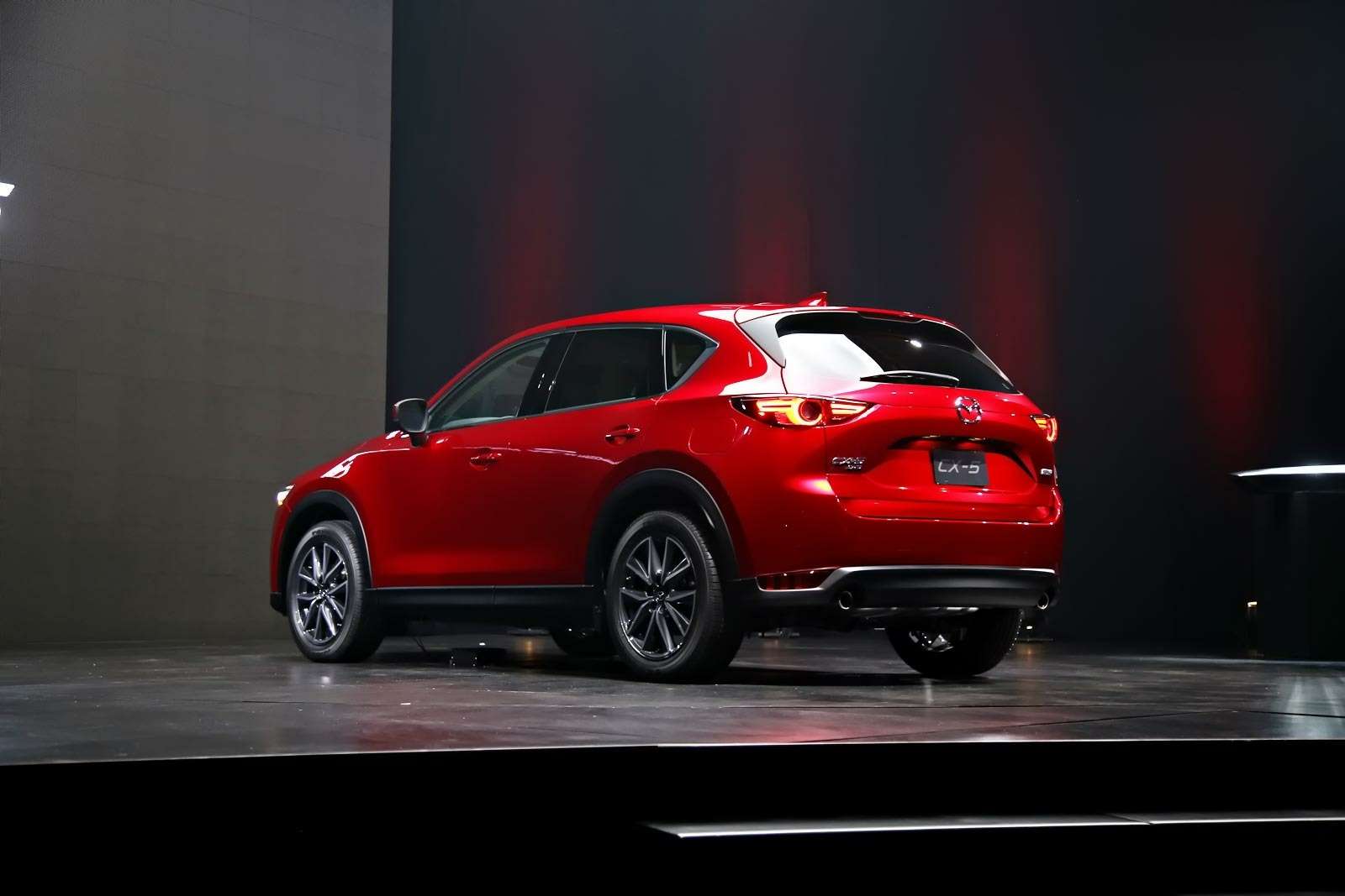 Глубокий блеск: Mazda представила новый кроссовер CX-5 — фото 664471
