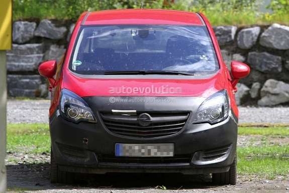 Facelifted Opel Meriva test prototype front view