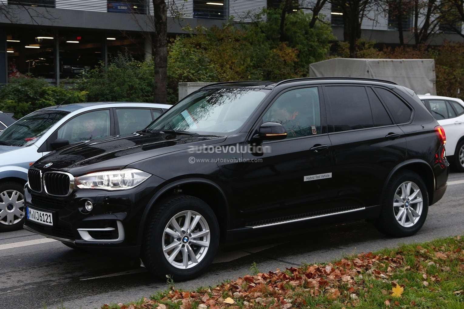 spyshots-hybrid-bmw-x5-goes-out-for-tests-in-traffic-1080p-3_no_copyright