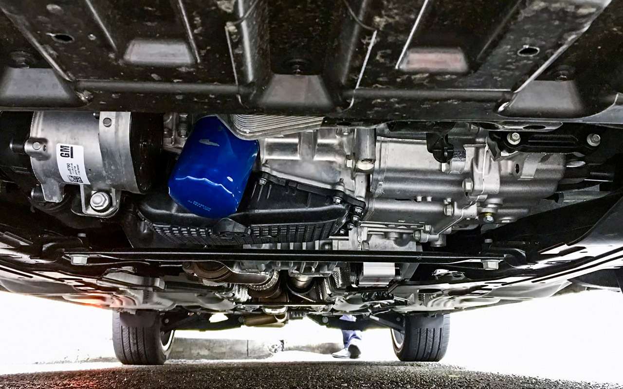 Cadillac XT4: тест-драйв без двух цилиндров — фото 924828