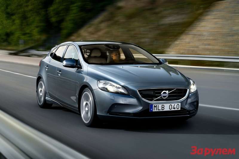 Volvo V40 side-front view