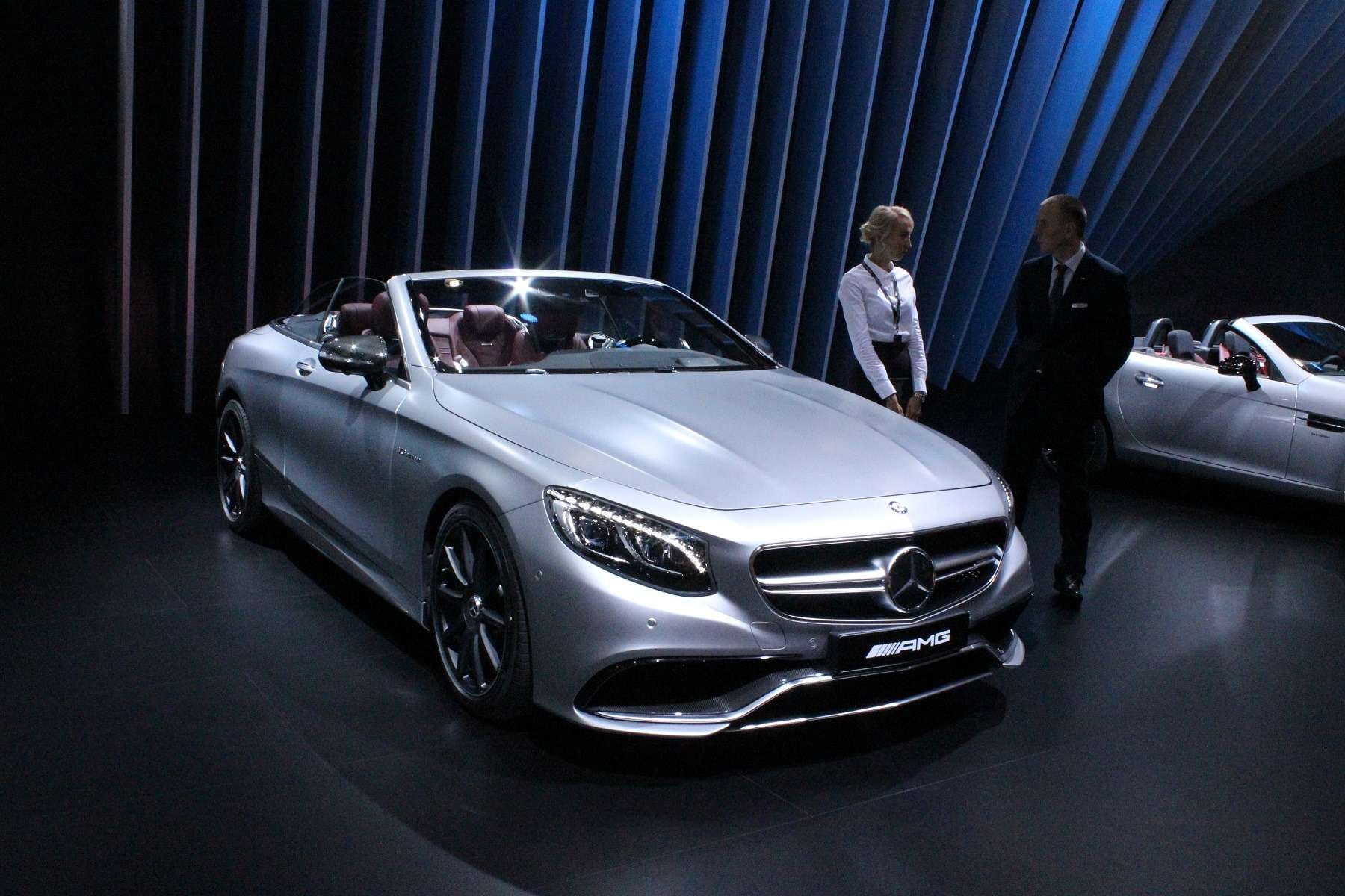 Стенд или шоу-рум: Mercedes-Benz E-класса и все-все — фото 624474
