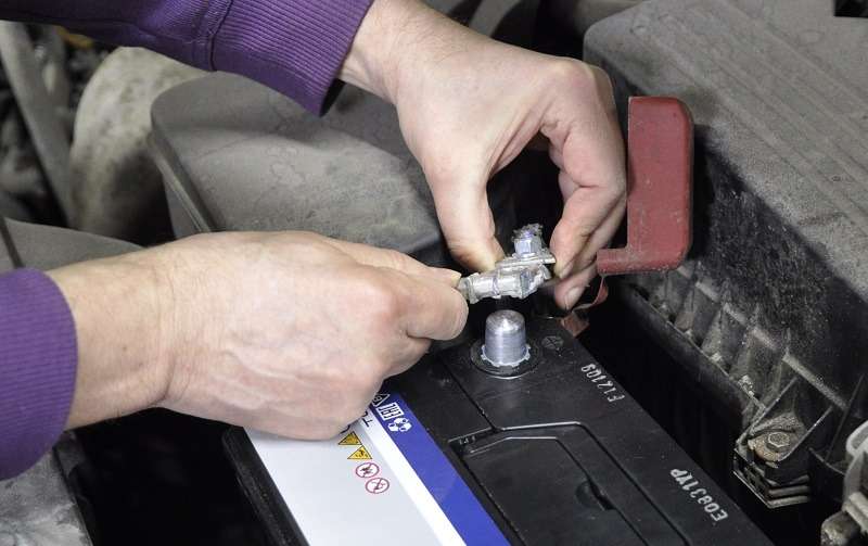 Чем опасен сильный разряд аккумулятора при замерзании в авто