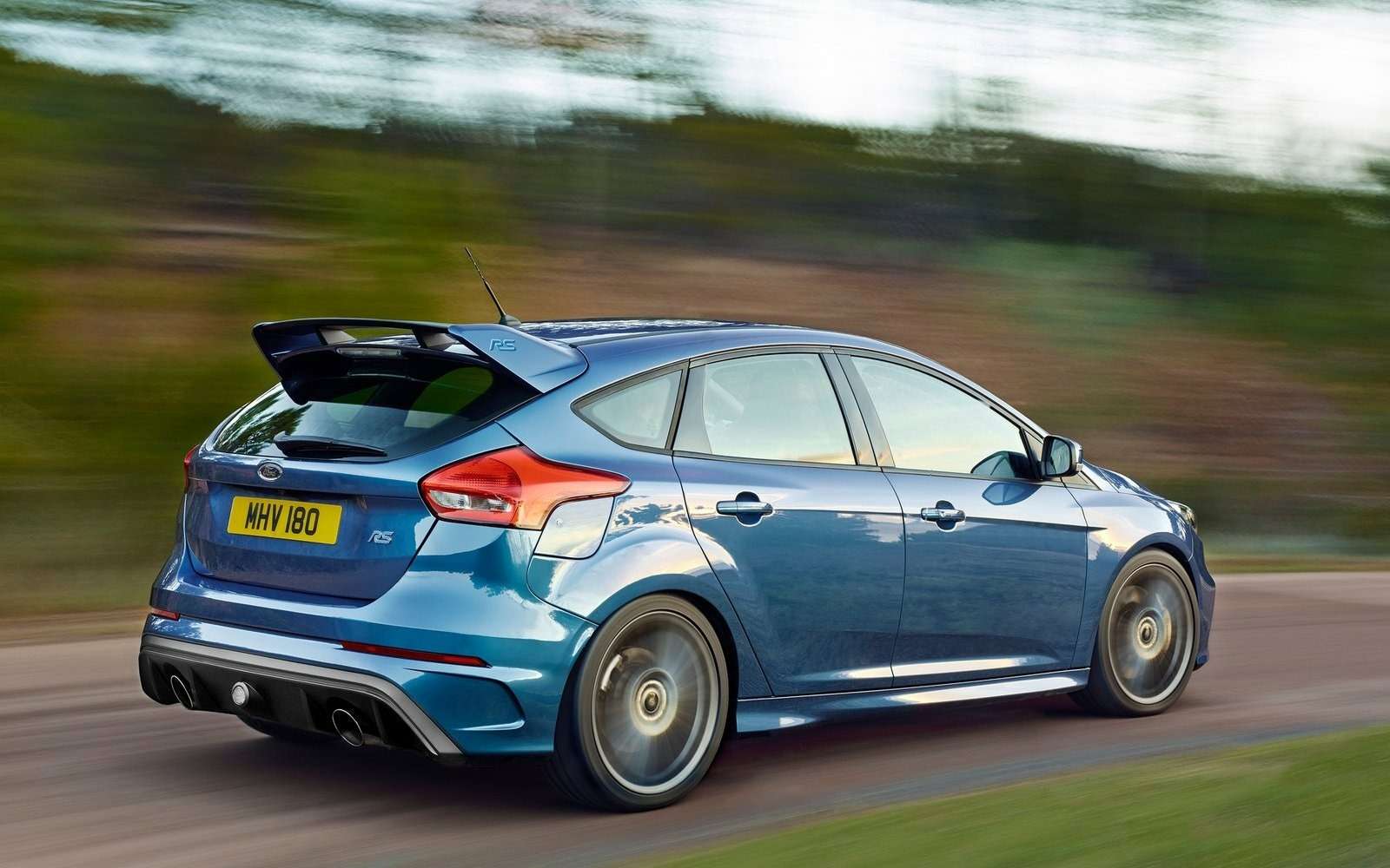 Устали ждать: покупатели отказываются от Ford Focus RS в пользу Subaru — фото 613127