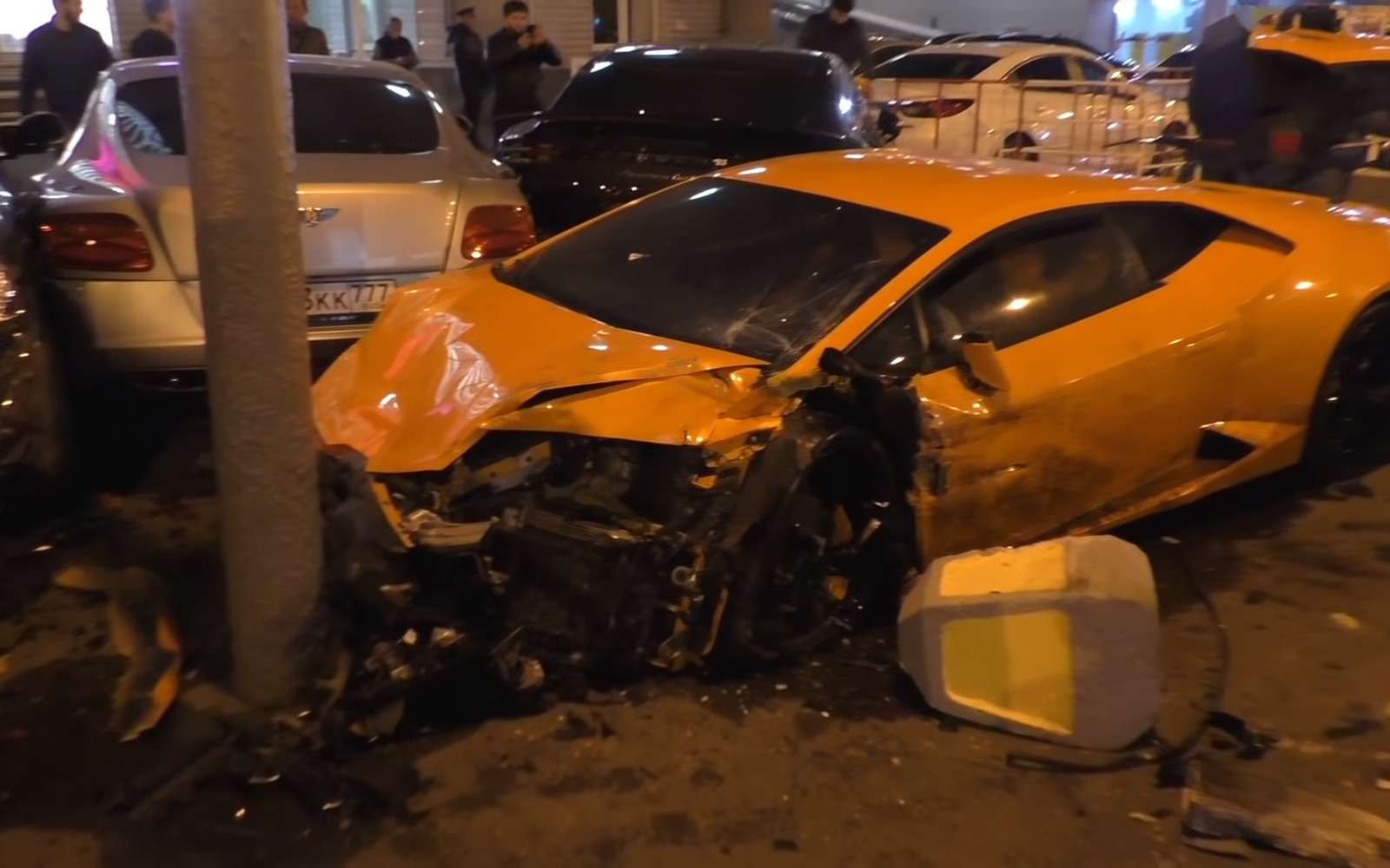 «Золотая» авария в центре Москвы: Lamborghini, Bentley и другие