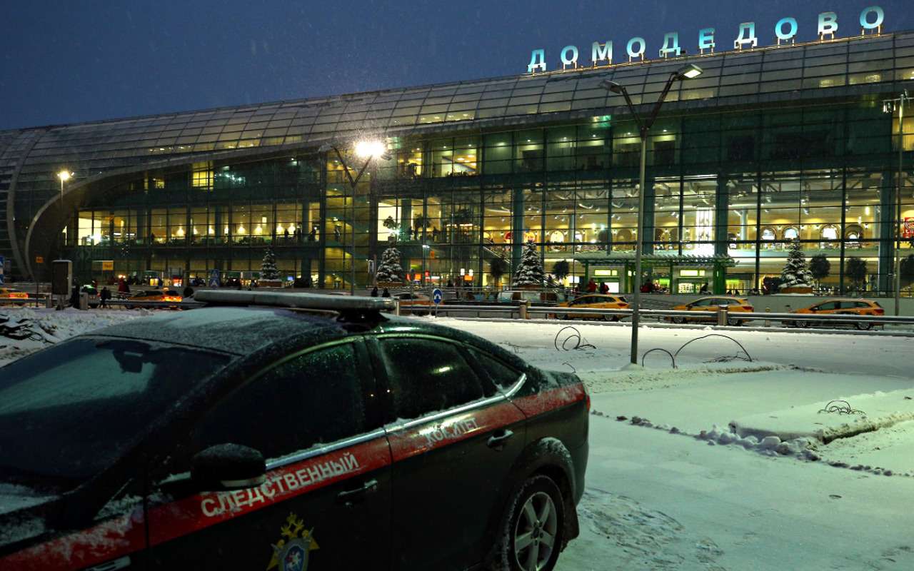Автомобиль каршеринга протаранил проходную аэропорта Домодедово