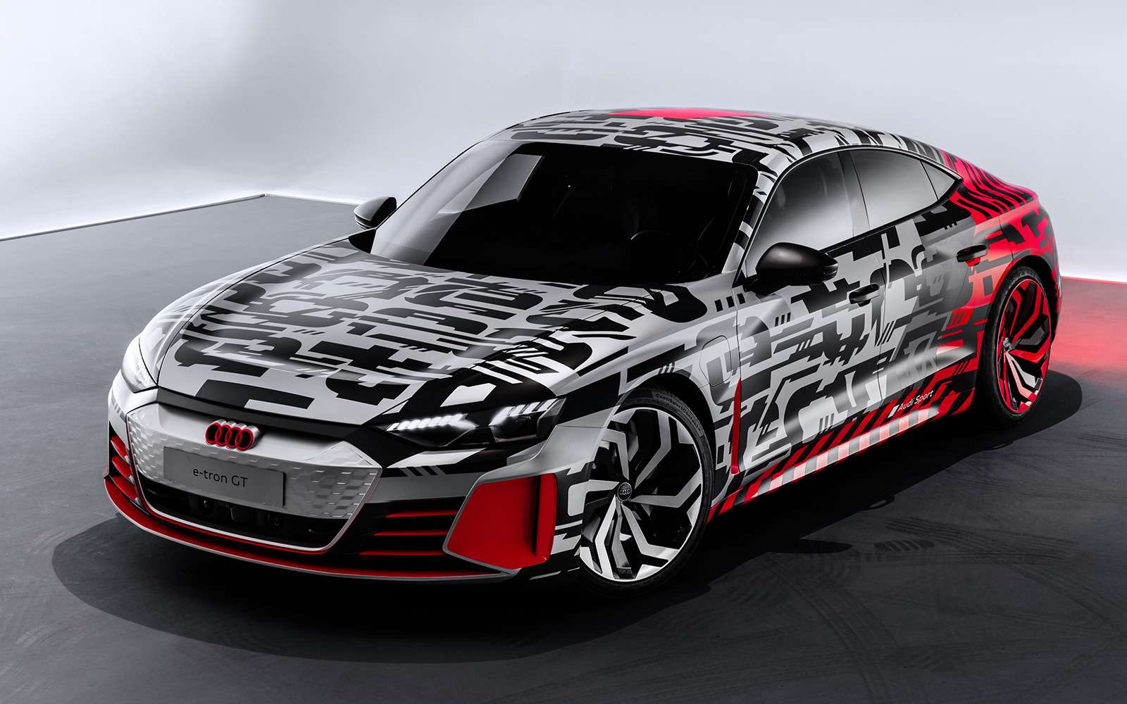 Audi показала конкурента Tesla Model S — фото 926707