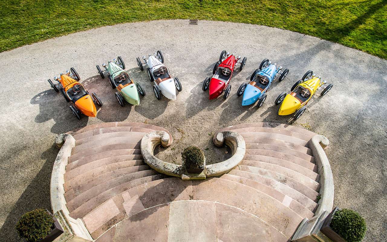 Миллионер купил сразу 8 Bugatti — для всей семьи — фото 1327406