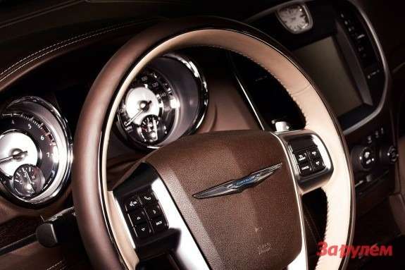 Chrysler 300 Luxury Series inside