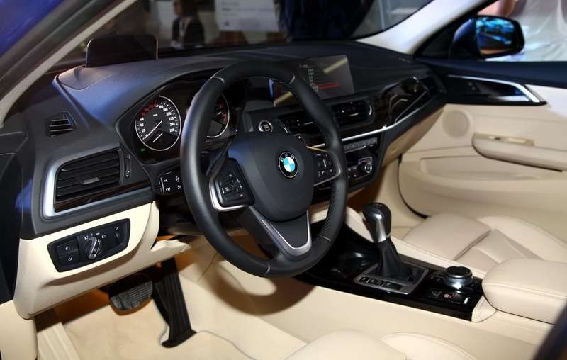 В Гуанчжоу дебютировал переднеприводный седан BMW 1-й серии