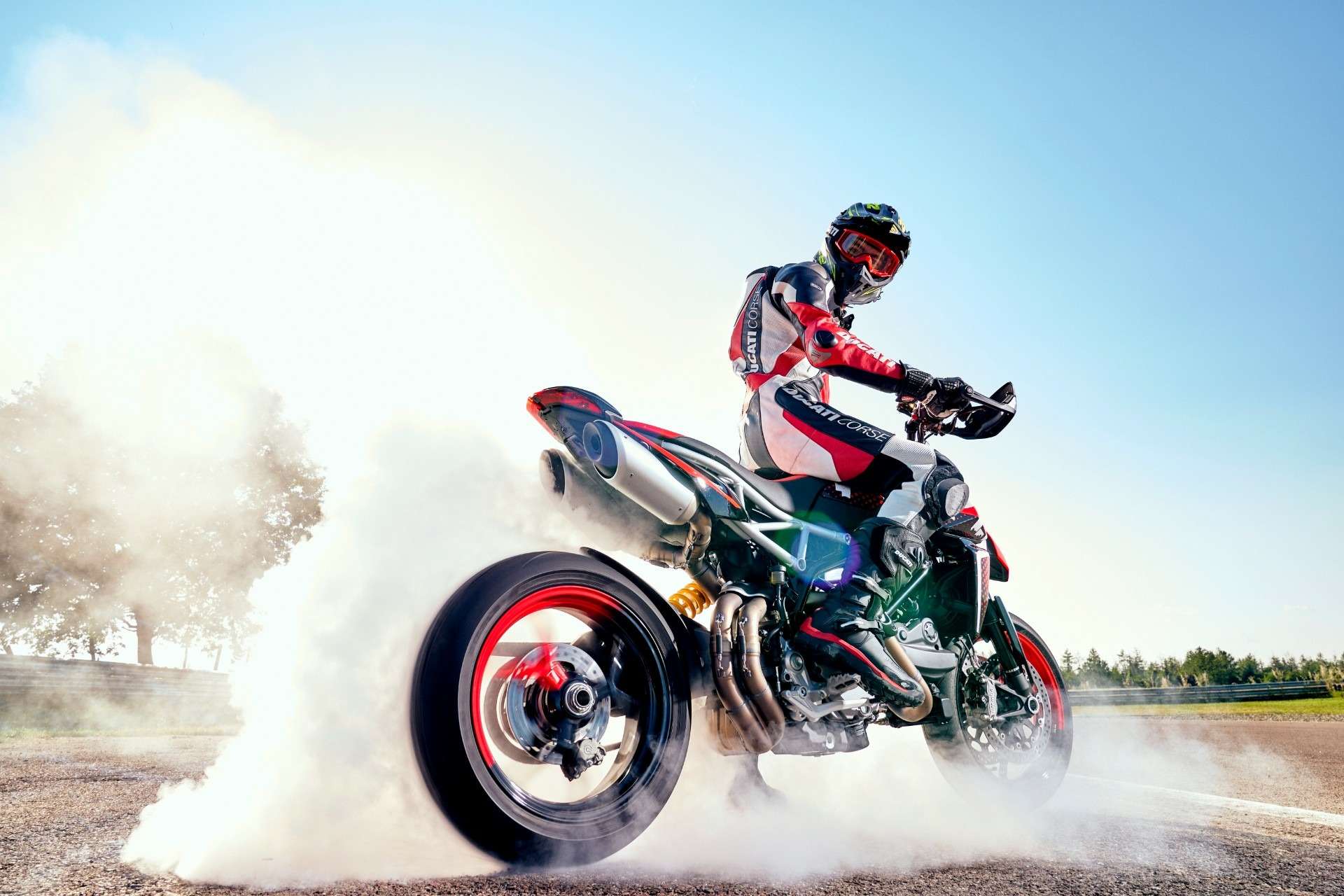 Ducati показала мотоцикл Hypermotard в варианте 950 RVE - фото 1141067