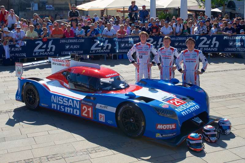 Экипаж Nissan GT-R LM NISMO №21 (слева направо): Лукас Ордонез, Марк Шульжицкий, Цугио Матсуда.