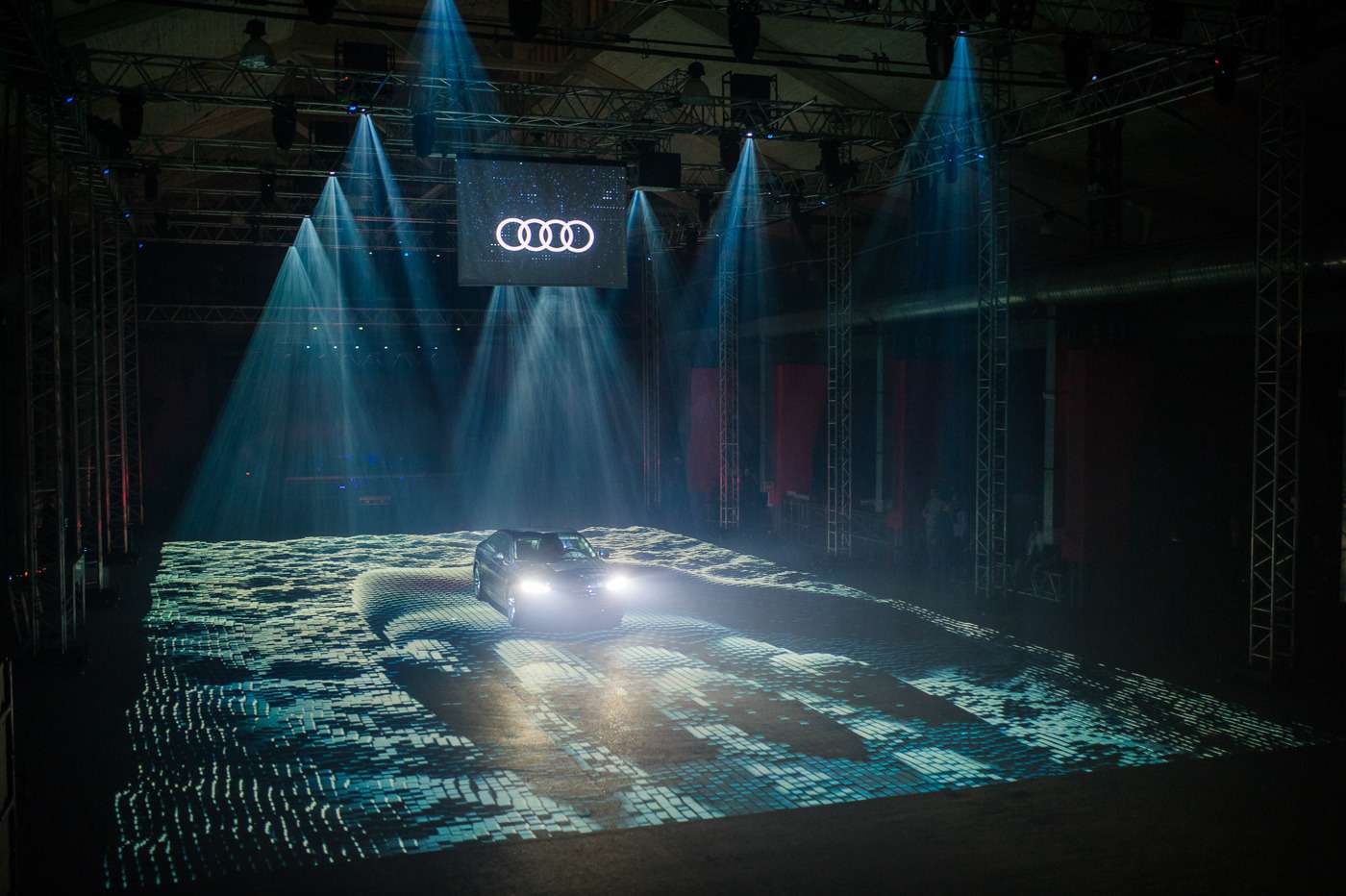 Audi отметила старт продаж А5 и S5 Coupe в России световым 3D-шоу — фото 665828