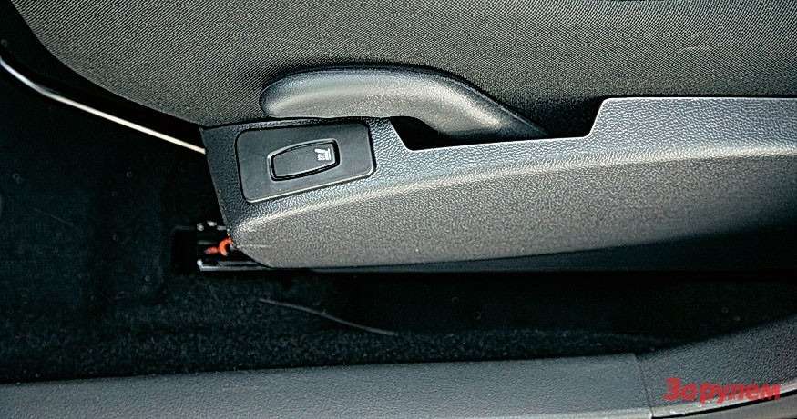 Кнопка подогрева сиденья водителя не подсвечивается, о включенном положении сигнализирует афедрон.
