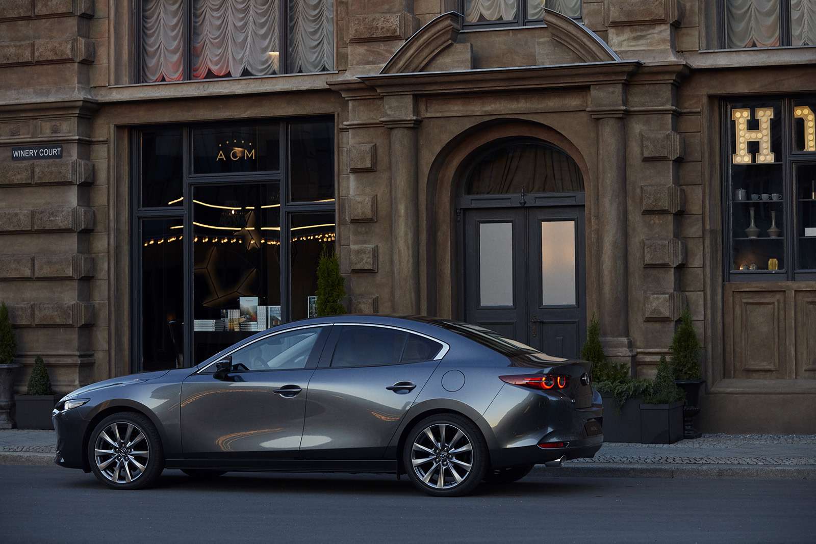 Новая Mazda 3: рассматриваем в деталях со всех сторон — фото 928221