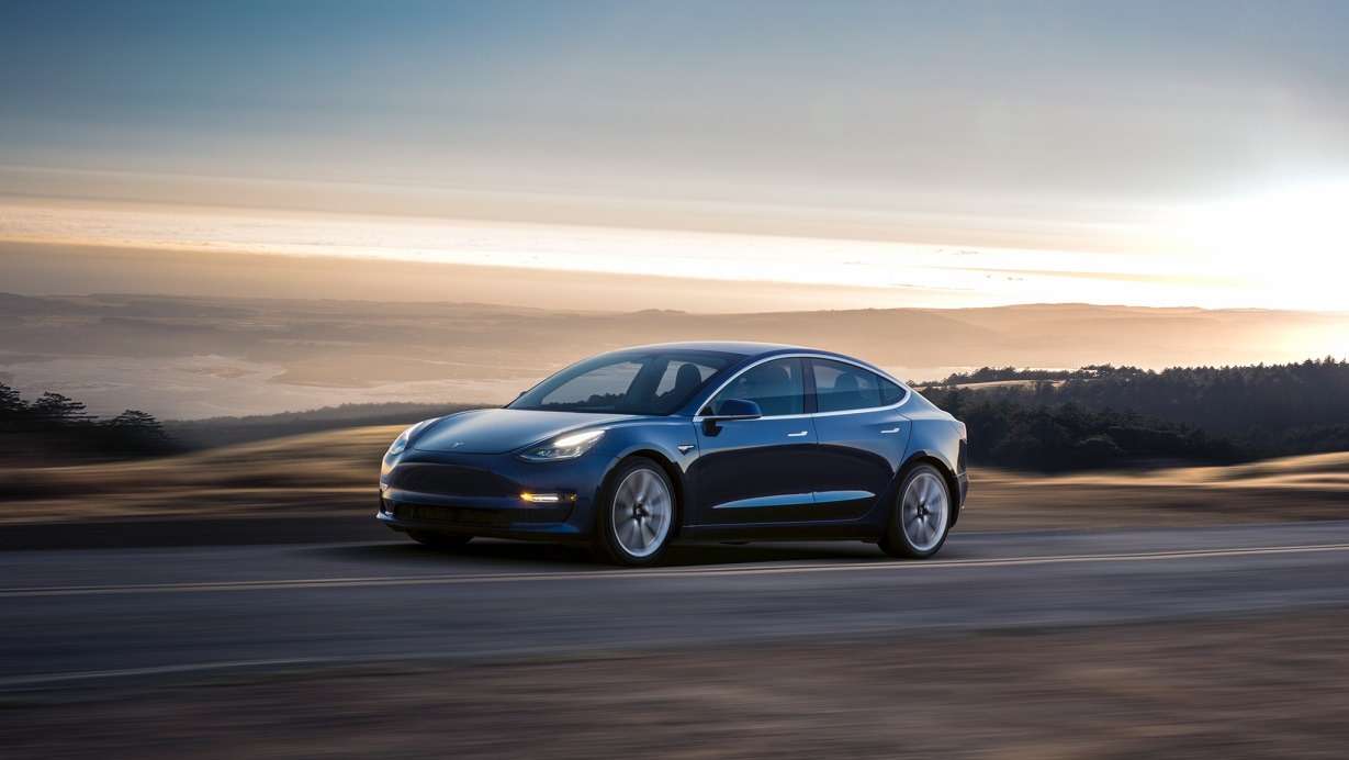 Tesla сообщила цены на Model 3. Но купить ее не дает — фото 779799