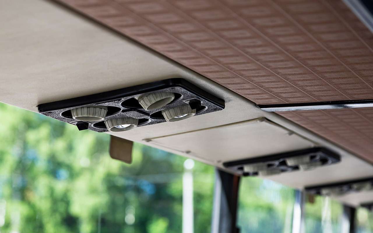 В автобусе – индивидуальное освещение и вентиляция.