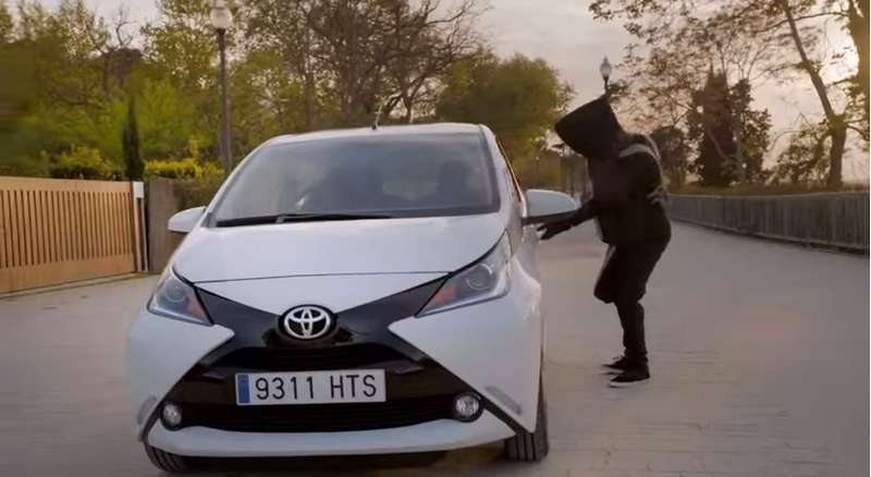 Toyota наняла известного пранкстера для рекламы новой Aygo