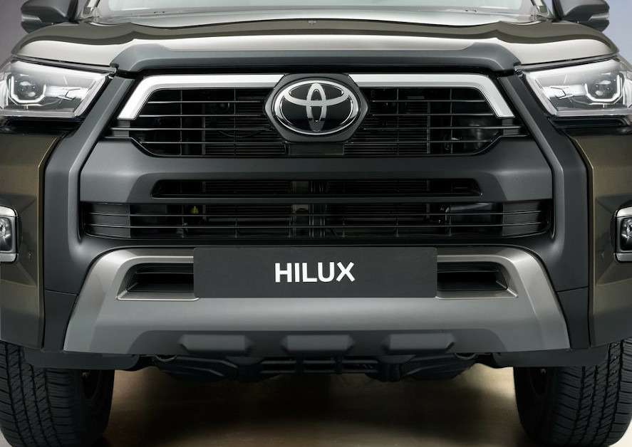 Обновления Toyota Hilux: другой двигатель и решетка — фото 1138112