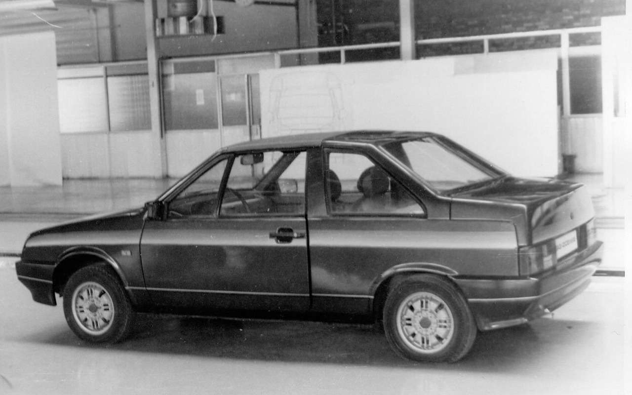ВАЗ-2108 с кузовом тарга – с убираемой средней частью крыши - создал дизайнер Владимир Пашко. По разным данным, изготовили две-три машины. До производства дело, разумеется, не дошло.