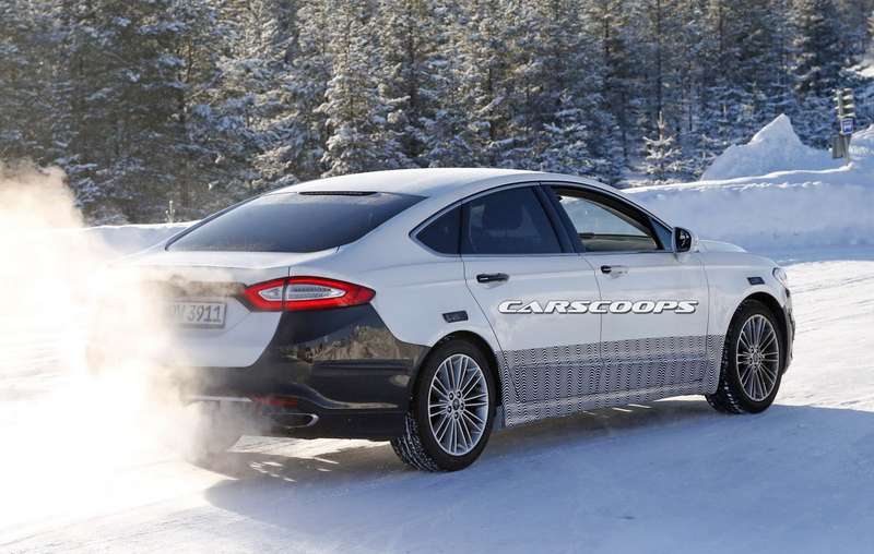 2017-Ford-Mondeo-11