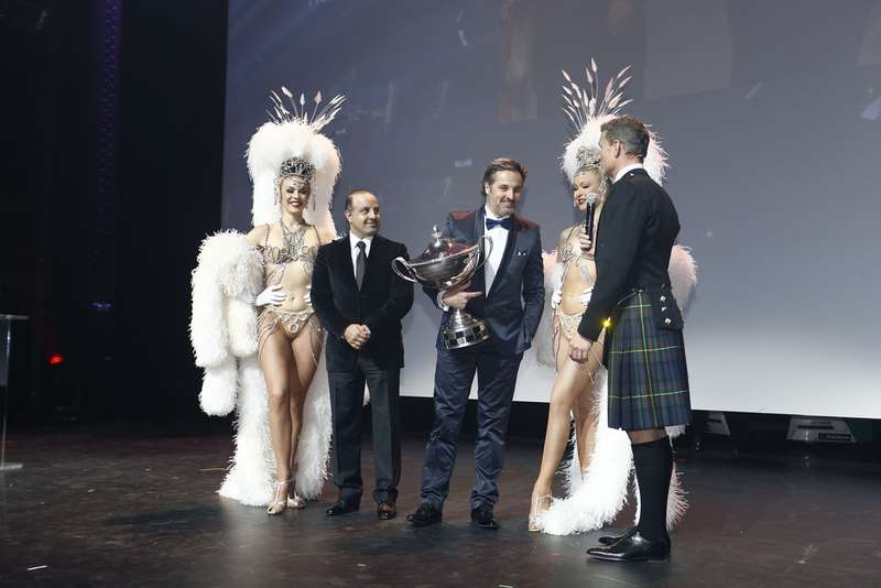 Иван Мюллер (RML) получил награду за свой уже четвертый чемпионский титул в WTCC. В зачете производителей официальным победителем была признана японская Honda.