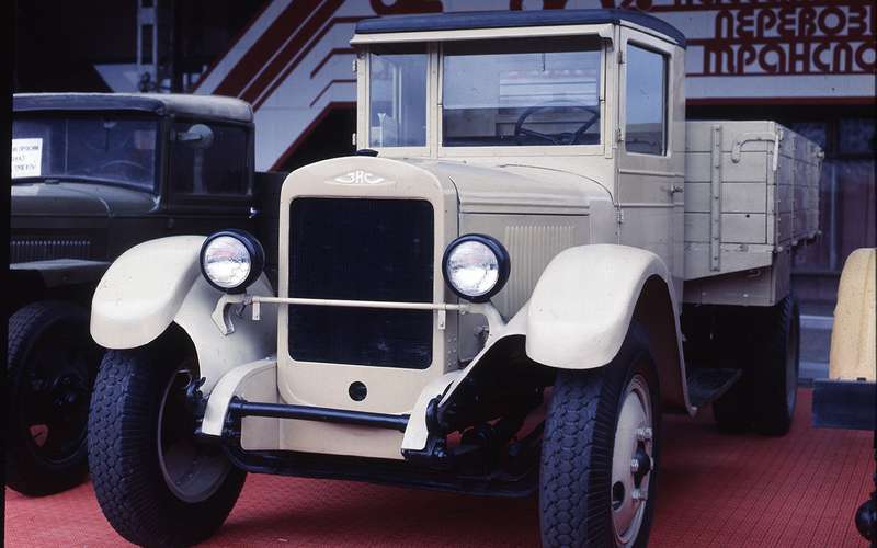ЗИС-5 стал и первым советским автомобилем, который поставляли на экспорт. В частности, в Турцию, Иран, Болгарию.