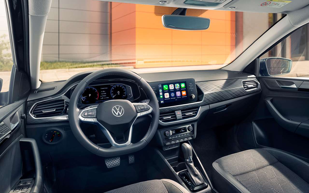 Салон нового Volkswagen Polo (лифтбека)