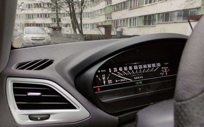 Для Lada Vesta и XRAY сделали цифровые приборы в духе ВАЗ-2101