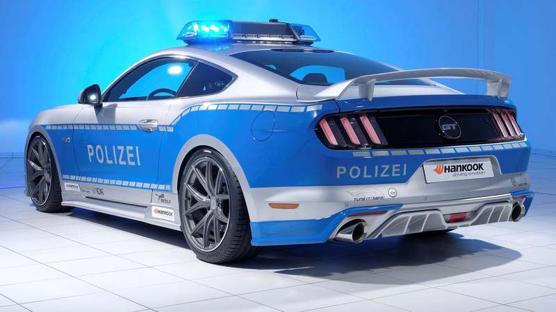 Серенький волчок: Ford Mustang превращен в стража порядка