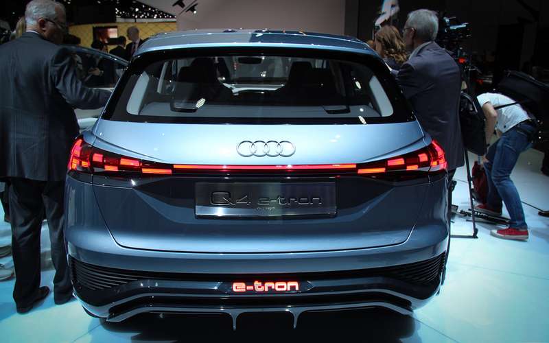 Новый Audi Q4 — торжество сенсоров и дизайна